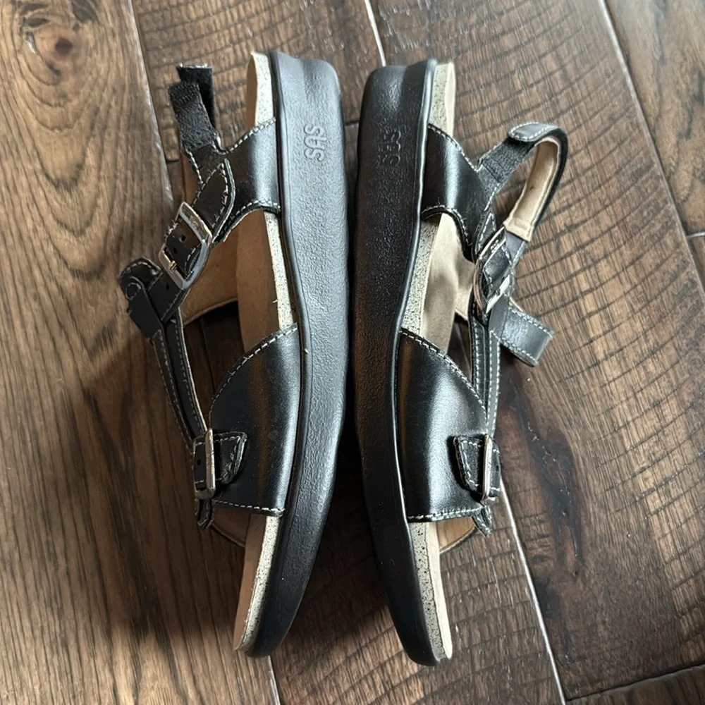 SAS sandals black buckle‎ Size 10 Narrow